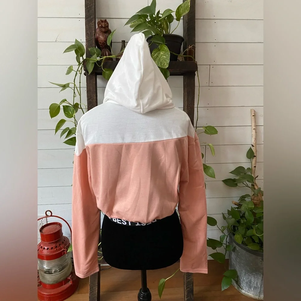 SweatyRocks: Cropped Pink and White Athletic Pullover Hoodie Sweatshirt